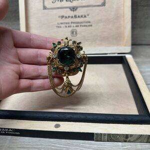 Elegant Vintage Florenza Gold Tone and Green Rhinestone Brooch